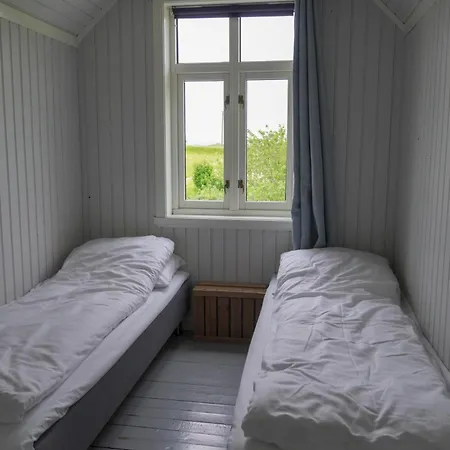 Holdal, Midt I Lofoten