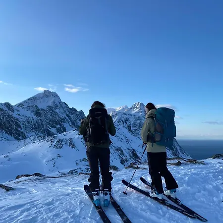 Holdal, Midt I Lofoten