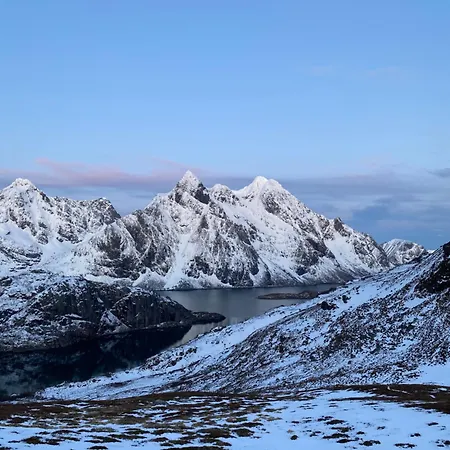 Holdal, Midt I Lofoten Holiday home *